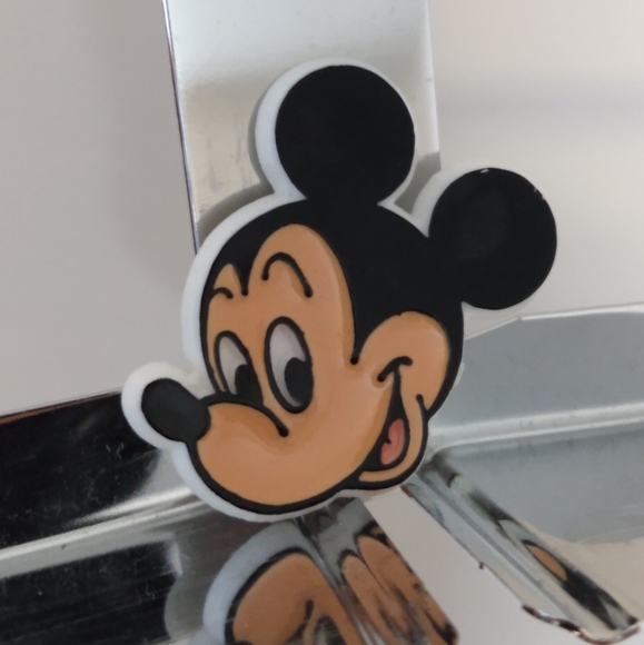 Vintage 90s Disney Mickey and Minnie pins - Picture 5 of 7
